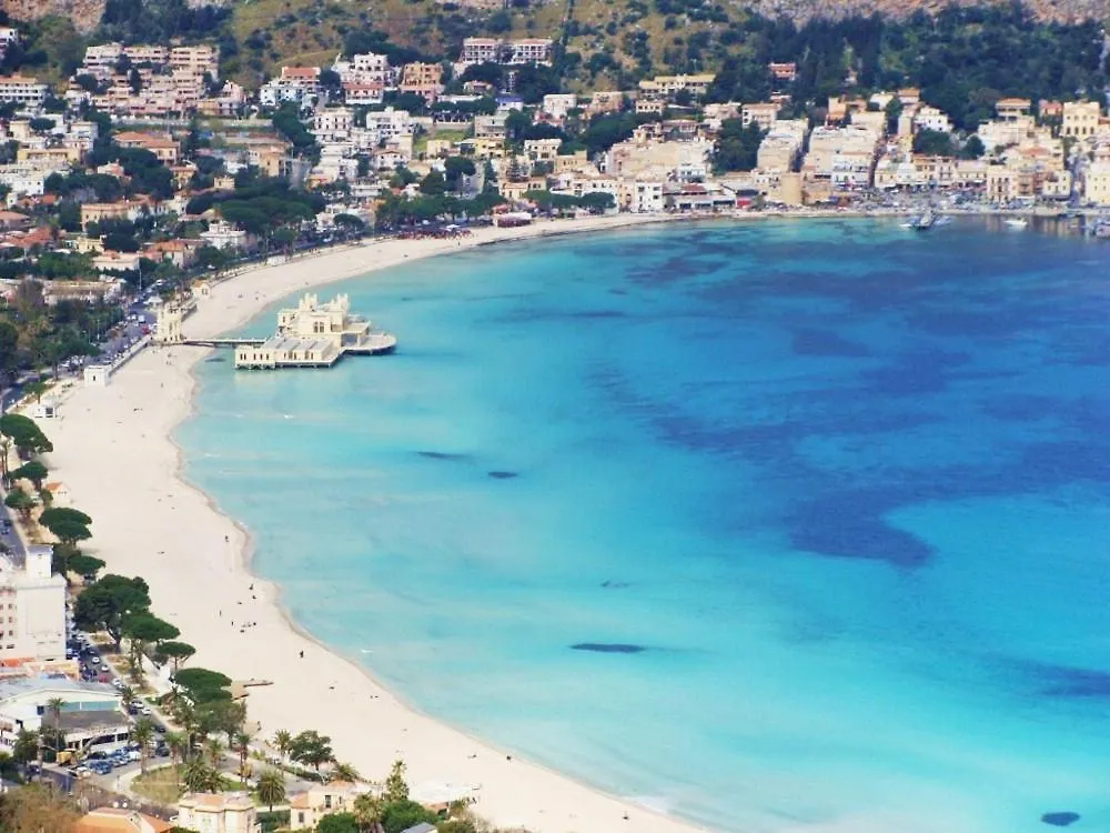 Holiday home Home Sweet Home Sea Mondello Italy